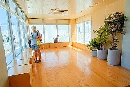 ゆっくり座って休憩できるスポットがあるから、疲れたらここで休憩も◎