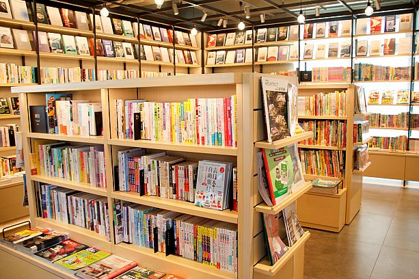 注目すべきは「蔦屋書店TSUTAYA BOOKSTORE」(本館3-4F)です。台湾初のハイウェイオアシスのテナントとなります。