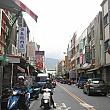 バスターミナル周辺の商店街