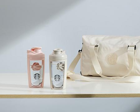 マカロン色のタンブラーには粉末ドリンクを溶かしやすいデザイン！