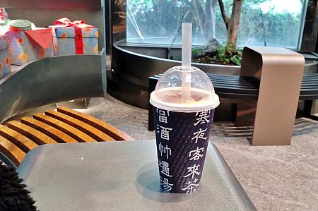いつも混み混みの「宮原眼科」よりお客さんも少なめだからゆっくりできますよ。「カフェ」というより「ショップ」なのでサクッと食べて＆買ってという感じ。「宮原眼科」から徒歩12分ほどなので併せて訪れてみてはいかがですか？