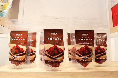 ドライマンゴーやドライトマトもありました。<br>リンゴを原料とする蒸留酒「カルヴァドス」と日本のマンゴー酒につけたマンゴーを、通常の時間の2倍の低温乾燥製法でおいしさを閉じ込めた大人なドライマンゴーが気になります♡ドライトマトも「カルヴァドス」と梅酒に漬けた後に乾燥させていますよ～