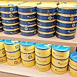 帰りの飛行機では手荷物必至という缶クッキー「經典鐵盒」は大・小ふたつの大きさ。
