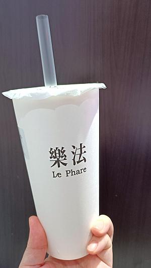 そうそう、映画館「真善美戲院」に入っているドリンクスタンド「樂法」では老舗人気お茶屋さん「林華泰」の茶葉を使ったドリンクを販売中！ここでドリンクを買ってから食べ歩きの旅に出かけてみるのはどうでしょうか～？
