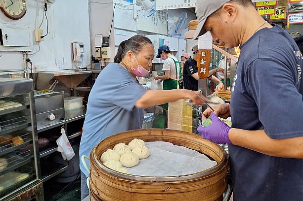 ただ、ナビが訪れた時に湯包を担当するおばちゃまは中国語か台湾語のみで対応する猛者。Twoも通じていなかったので、頑張って中国語で注文してみてください。記事の最後に注文する際に使用する中国語を簡単に紹介しておきますね！ただ困っていると、地元台湾人や中国語を話せる人が手伝ってくれるので、どうにかなると思います！