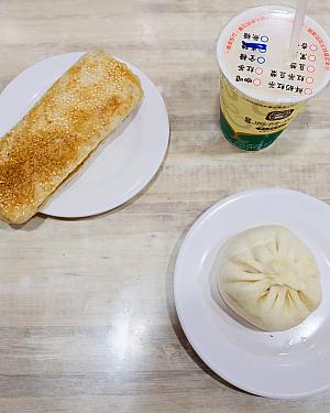 【高雄グルメ】高雄一の人気朝ごはん屋さん「興隆居」で絶品朝食をいただきまーす！ 興隆居 高雄グルメ 高雄朝食 台湾朝食 台湾グルメ 高雄朝ごはん 台湾朝ごはん 湯包 肉まん 燒餅 焼餅 豆漿豆乳