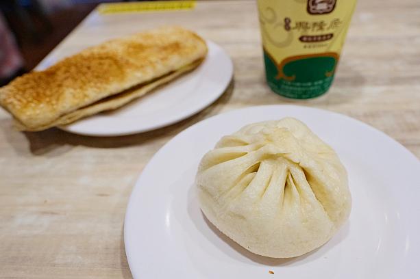 そして看板商品の「湯包」の肉餡は、キャベツがたっぷり詰まっていて、一口噛むと肉汁がじゅるっと出てきます