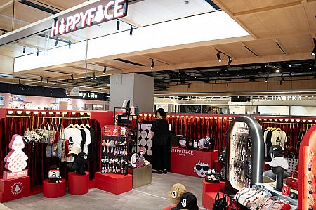 2階へ。京都の「HAPPY FACE」は、台南の人気ブランド「FAIR LADY」とコラボ。
