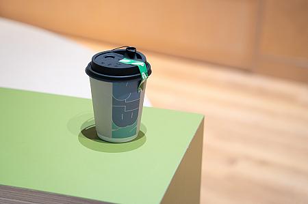 アートブックや雑誌の売り場に隣接する「StableNice Coffee Express」は、台南で話題のカフェ。