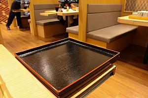 食後は補助テーブルへ