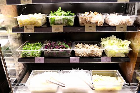 見るからに新鮮な野菜をたっぷり使用しているビュッフェ。ディナータイムはお肉料理、海鮮も豊富です
