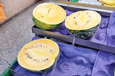 ちなみに日本でよく見かけるスイカは「小玉」！そんなに小さくないんだけどなぁ……！