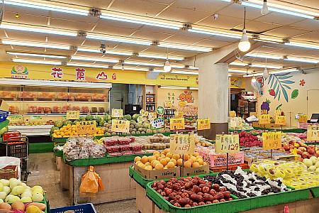 【台湾フルーツ】2025年夏の果物屋さんパトロール！旬の「玉荷包(ドラゴンライチ)」や各種マンゴーも並び始めています！ 玉荷包 ドラゴンライチ 台湾フルーツ 台湾果物 マンゴー 愛文マンゴーアップルマンゴー
