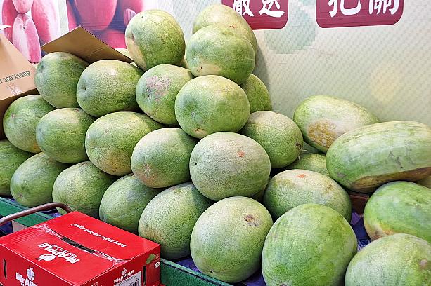 そして台湾といえば、この大きなスイカも見ておきたいですよね～！