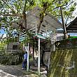 高床式倉庫のような造りのここは、秘密基地のような場所として使われているのだとか。秘密基地と聞いて、ナビも子供の頃に近所の友達と秘密基地を作って遊んでいたことを思い出しました笑