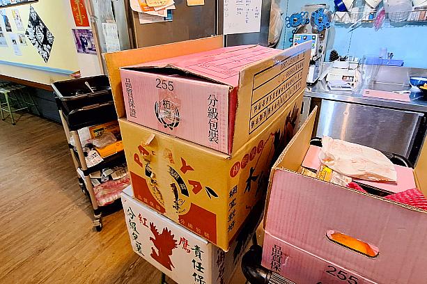というわけで、店内でぼぉーとしながらマンゴーかき氷ちゃんを待つことにします。