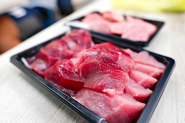 お店についてから3時間近く待ってようやくナビの番に！今回ナビが買ったのは鮪魚150元。赤身などがセットになったもので、コスパ良し！血栓もないし、ドリップももちろん出ておらず、新鮮そのもの！生臭さもなくて、マグロのうまみやコクをしっかりと味わえます♡