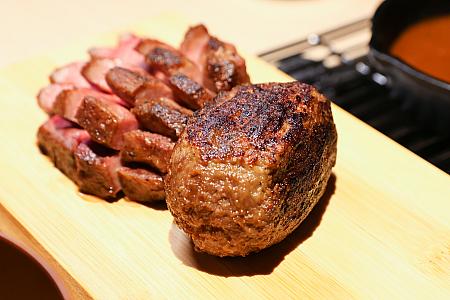 ハンバーグだけじゃありませんよ！<b>炭火厚切り牛タンステーキ定食(炭火厚切牛舌排定食)650元</b>も見逃せません！こちらは分厚くカットされたやわらか～い牛タンステーキ1つ＋F1日本産牛ハンバーグ2つがセットに。ステーキもハンバーグもどちらも楽しめちゃう欲張りセットです。