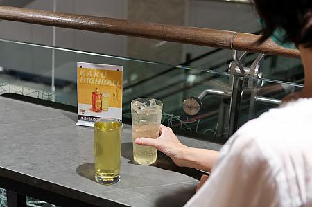 それから……3号店であるCITY LINK南港店では日本の立ち飲み文化もご提案。角瓶ハイボール、角ハイがいただけます！オーダーが入ってから焼き上げるハンバーグを待つ間に飲むもよし、カウンター後ろに設けられた立ち席でハンバーグを肴にチョイ呑みするもよし。Global Mall店と台北ドーム店ではジムビームのJIMハイが楽しめますよ！