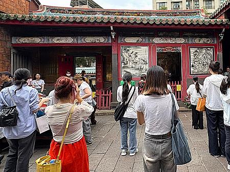 龍山寺で推し活が今の流行り！