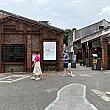 【台北観光】龍山寺で有名！「艋舺(萬華)」で訪れたい観光スポット5選 台北観光 台湾観光 萬華 艋舺 艋舺龍山寺 臺北就是香 青草巷 龍山寺 洛神花 台湾ハーブ茶 安安青草店 剝皮寮歷史街區 剝皮寮 tokyobikeCafe tokyobike 新富町文化市場 指定古跡 古跡 東三水街市場 華西街夜市 ビブグルマン 魯肉飯 小王煮瓜 刈包 源芳刈包 昶鴻麵點麵