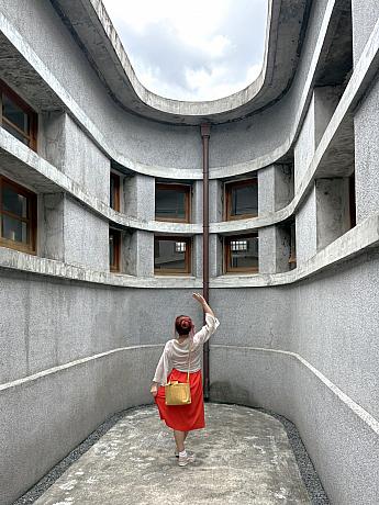 蹄鉄のような形をしている「新富市場」