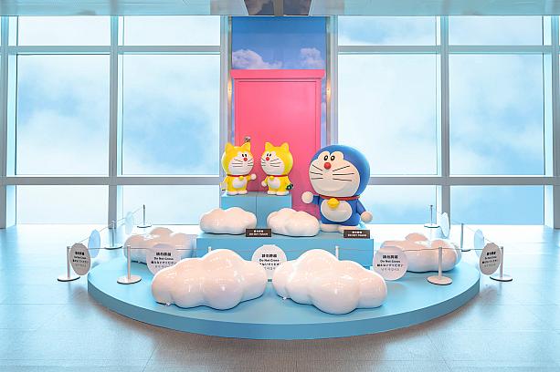 また、台北101の展望台では、8月31日までスーパーロボット特別展を開催中で、「猫型ロボット」であるドラえもんも展示されています。<br>画像提供：台北101