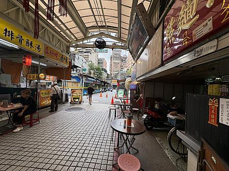 【台北観光】台湾で最も歴史の古い観光夜市「華西街觀光夜市」の周辺を散策するとまるで掘り出し物のような、歴史あるスポットに出会えます 観光夜市 夜市 華西街夜市 華西街觀光夜市 ビブグルマン ミシュラン・ビブグルマン 刈包 魯肉飯 青雲閣 歴史建築 艋舺 艋舺福徳宮 福徳宮 萬華 台湾観光 台北観光 ディープMRT龍山寺