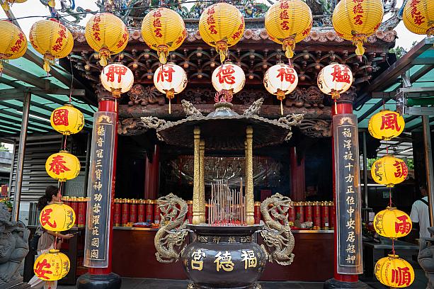 「青雲閣」を右手に環河南路を5分ほど歩くと、小さな廟「艋舺福徳宮(読み方:モンジャーフーダーゴン)」が見えてきます。<br>写真提供：臺北市政府觀光傳播局