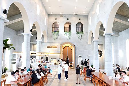 【台湾カフェ】台湾初の海に浮かぶ教会「海上教堂咖啡 Maritime Building café 」でフォトジェ体験♡ 屏東 東港 大鵬湾 海上教堂咖啡 MaritimeBuildingCafe 絶景カフェ フォトジェニックスポット 大鵬湾国際レジャー特区 大鵬灣國際休閒特區 海の上のカフェ 台湾観光 台湾旅行 台湾カフェ 屏東観光 屏東旅行屏東カフェ