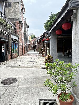 建物に使用される材質や構造が、時代背景を伝えてくれます。
