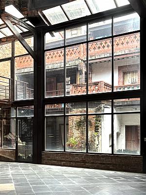 建物に使用される材質や構造が、時代背景を伝えてくれます。