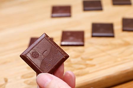 コースの最後は9種のチョコレートを食べ比べ。それぞれが全く異なる味わいです！まさにその年の気候や熟成度によって変わるワインのような奥深さ。台湾茶や台湾フルーツ、台湾のスパイスとの融合も個性的で、驚きの連続！