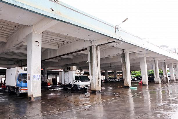 「東港區漁會魚市場(東港漁貨拍売場)」、深夜のにぎわいの様子は下記でレポートしています。チェックしてみてくださいね！