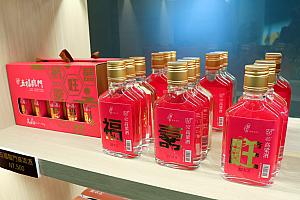 高粱酒(コーリャン酒)や小米酒(アワ酒)もありました！お酒好きならトライしてみて。