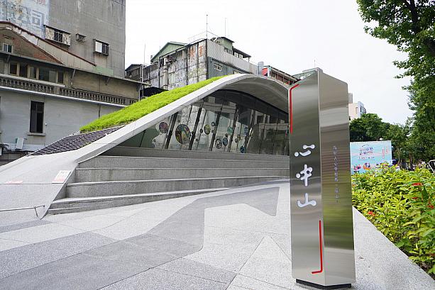 MRT「中山」駅、進化が止まりません♡あわよくば……階段しかない出口2と出口3にもエスカレーターを付けて欲しいなぁ……笑