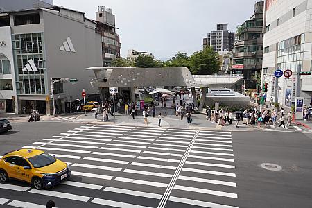 そうそう、「信号を渡る」で思い出しましたが、中山駅前の中央分離帯が取っ払われ、出口1＆4から出た後に信号を渡りやすくなっています！これ、地味に便利ですよね～！