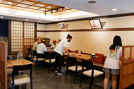 「小倉屋Kokuraya」では、「田舎庵」の伝統の味に台湾らしさをプラス。台湾の老舗「丸荘醤油」を使用したタレでいただく台湾産のウナギが味わえます。まさに、ここでしか食べられない、台湾ならではのウナギ料理なんですよ。そのおいしさに台北滞在中は、毎日通い詰めるという日本人客もいるとか。