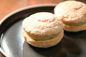 これ、個人的にナンバー1のおいしさ！玄米茶のブッセ♡