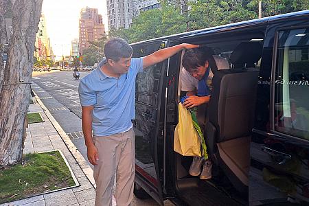 車の乗り降りは必ず色々サポートしてくれます！