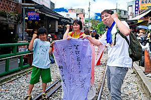 【台湾旅行】台湾の人気観光スポット「九份」「十分」「野柳地質公園」を1日で巡るならJJチャーターがおすすめ！ 九份 十分 野柳地質公園 JJ チャーター 台湾チャーター 台湾旅行 台湾観光 人気スポット 親子旅三世代旅行