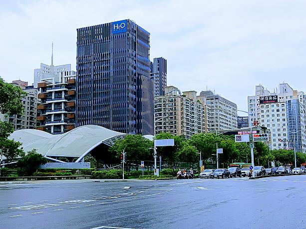 張惠妹(アーメイ)がコンサートツアー中に宿泊するということで、話題になったホテル「H2O水京棧國際酒店」。ちなみに盧廣仲もライブ中に宿泊していました♡