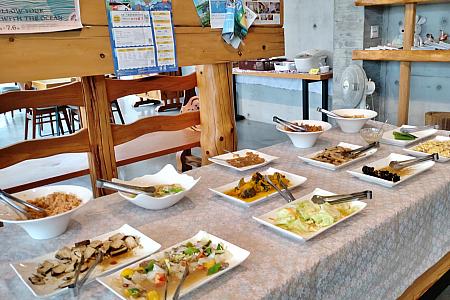 洋食＆台湾料理がメインのシンプルなビュッフェスタイルです。