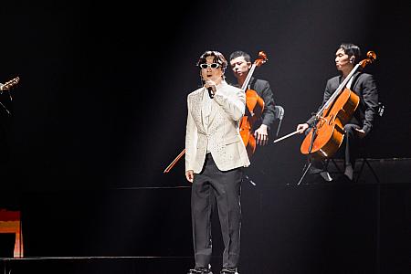 功績を称え、翁孝良が手掛けた名曲『夢田』、『我的未來不是夢』などを次々と披露した「蕭煌奇」。