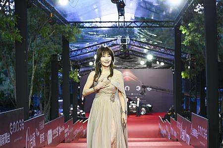 美魔女の呼び名がぴったりの「蔡秋鳳(Carris Tsai)」。毎日の運動が、この美貌を保つ秘訣のようです。