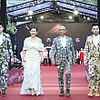最優秀客家語歌手賞にノミネートの「林鈺婷」と「山狗大後生樂團」。男性陣の、スーツの派手具合もよき♡