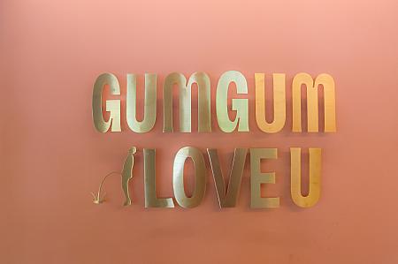 「GUMGUM」は2017年、信義エリアからスタートした台湾クラフトビール＆チキンウイング(手羽先)が楽しめるお店。お洒落な店内で、仲間とワイワイ飲んだり、食べたり楽しめるとあって瞬く間に人気に。ここ「GUMGUM EGG(剛剛小巨蛋店)」は4つ目となる支店なんですよ。