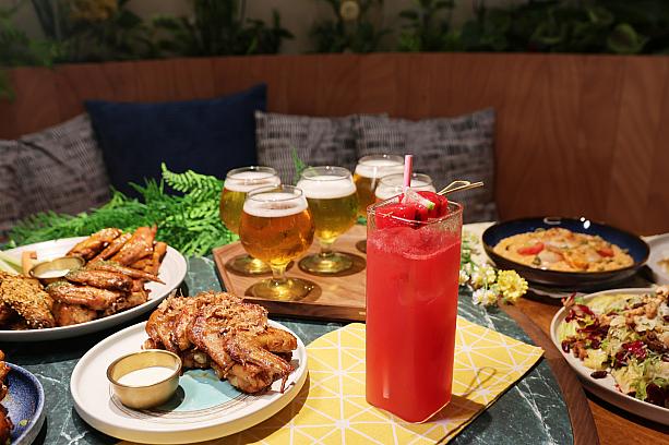 昼間っからお酒はね……なんて人やアルコールがNGな人には、ノンアルコールカクテルもあります。<br><b>「島嶼微風鳳梨特調」170元</b>はパイン×ウーロン茶、<b>「沁涼紅寶石翡翠調飲」150元</b>はスイカ×ウーロン茶のモクテルで、どちらも台湾らしいトロピカルな味わいです。
