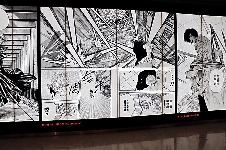 出版社ごとに展示されている、人気マンガの名シーンはどれも、物語に引き込まれるような没入感!!
