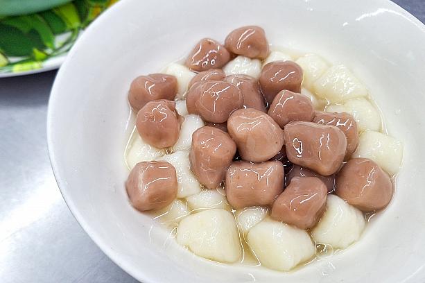 そして、マンゴーかき氷が食べたいけれど、絶品トッピングも食べたいナビは「芋園」「小湯圓」も追加！それぞれ＋10元なんですが、コメダ珈琲ばりに逆詐欺の量。しかも作り立てほかほかで、もっちもち♡
